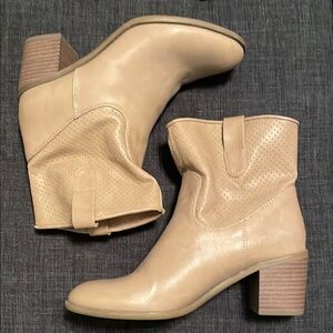 Unisa Cream Ankle Boots